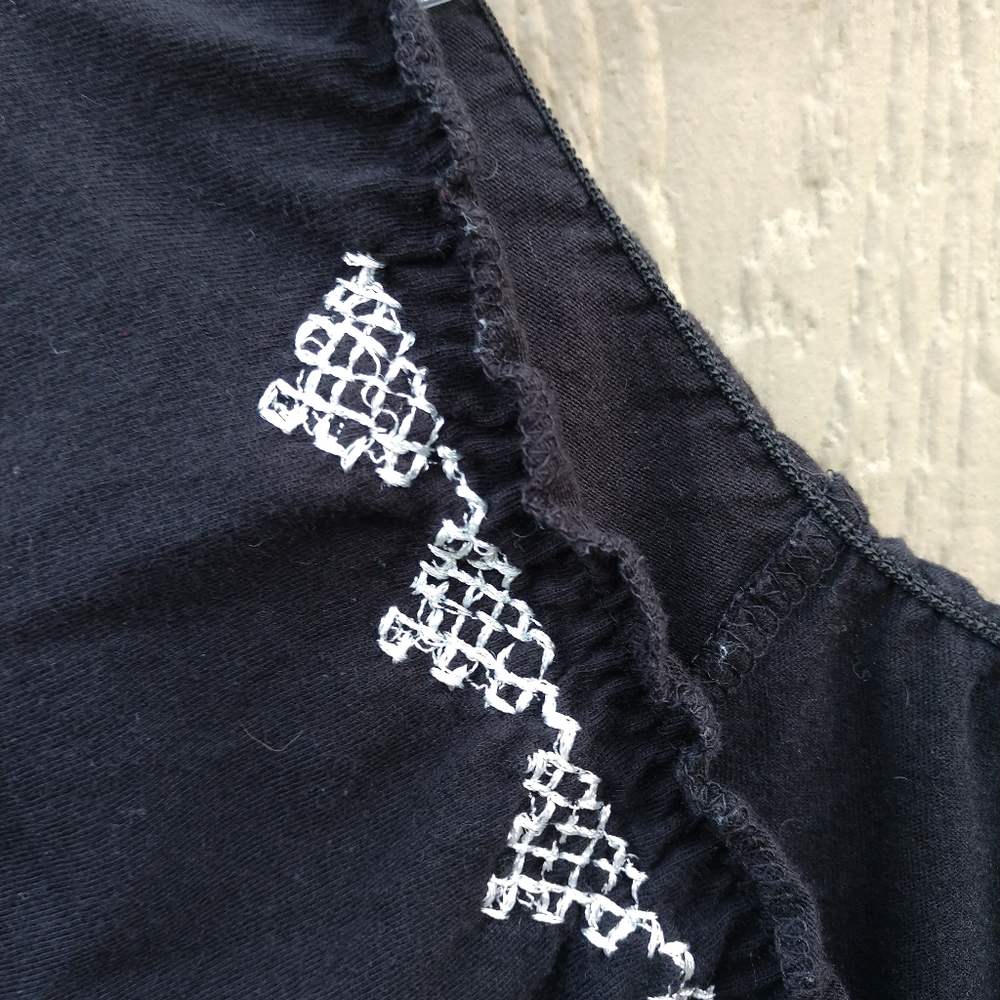 Adobe Star black white stitch applique top - Picture 4 of 8